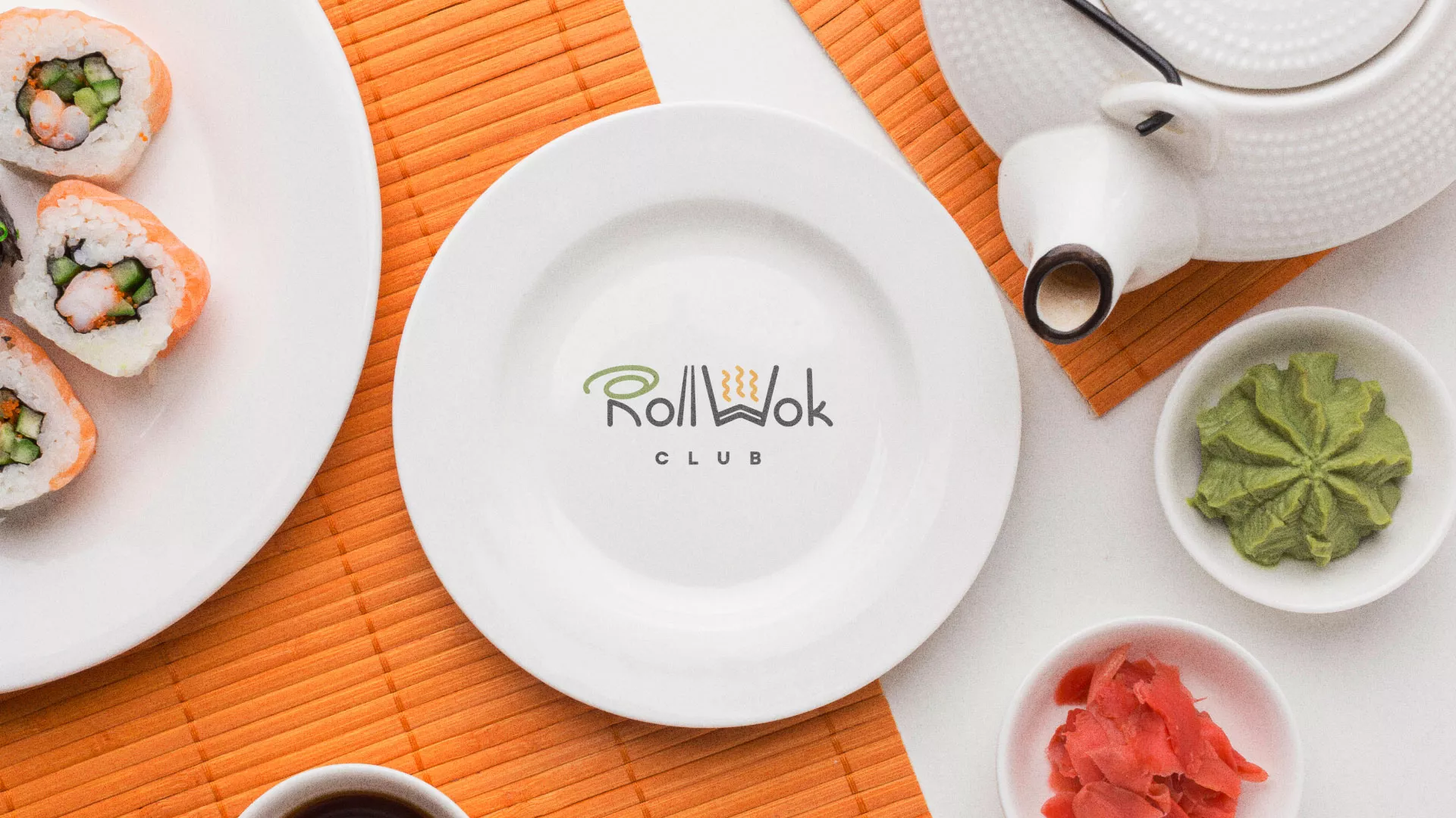 Разработка логотипа и фирменного стиля суши-бара «Roll Wok Club» в Нефтеюганске